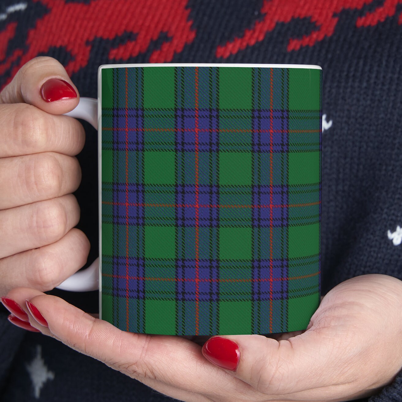 Shaw clan. The elegant and colourful tartan on this mug is taken from the Scottish Register of Tartans based in Scotland.