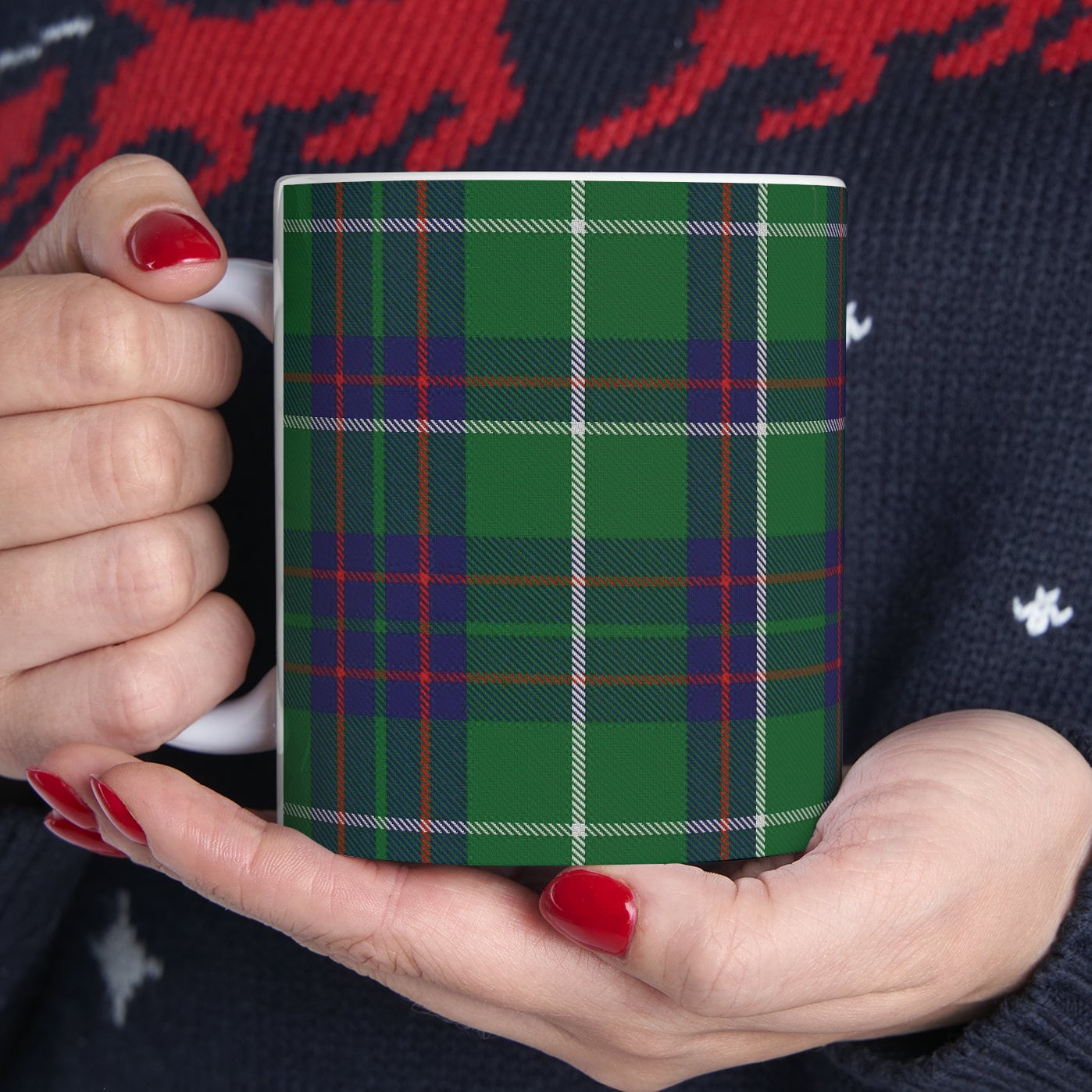 MacIntyre hunting. The elegant and colourful tartan on this mug is taken from the Scottish Register of Tartans based in Scotland.
