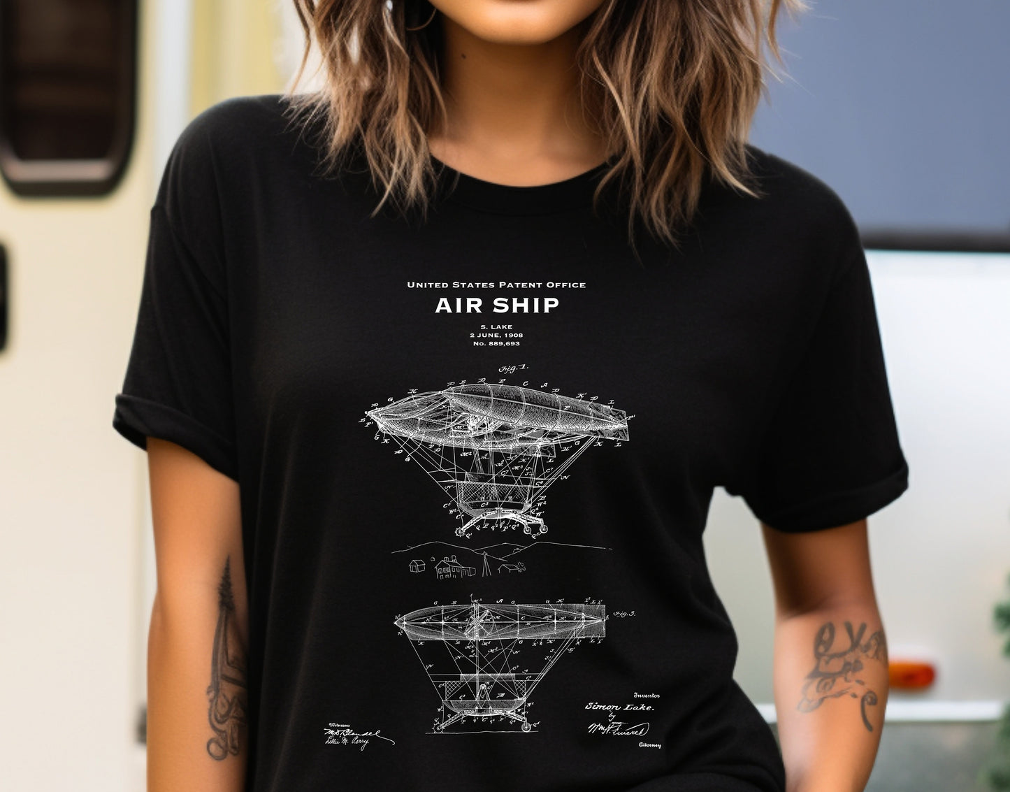 T shirt with US patent design from 1908 for a quirky vintage steampunk style airship. A quality T shirt as gift for airplane, pilot aviation