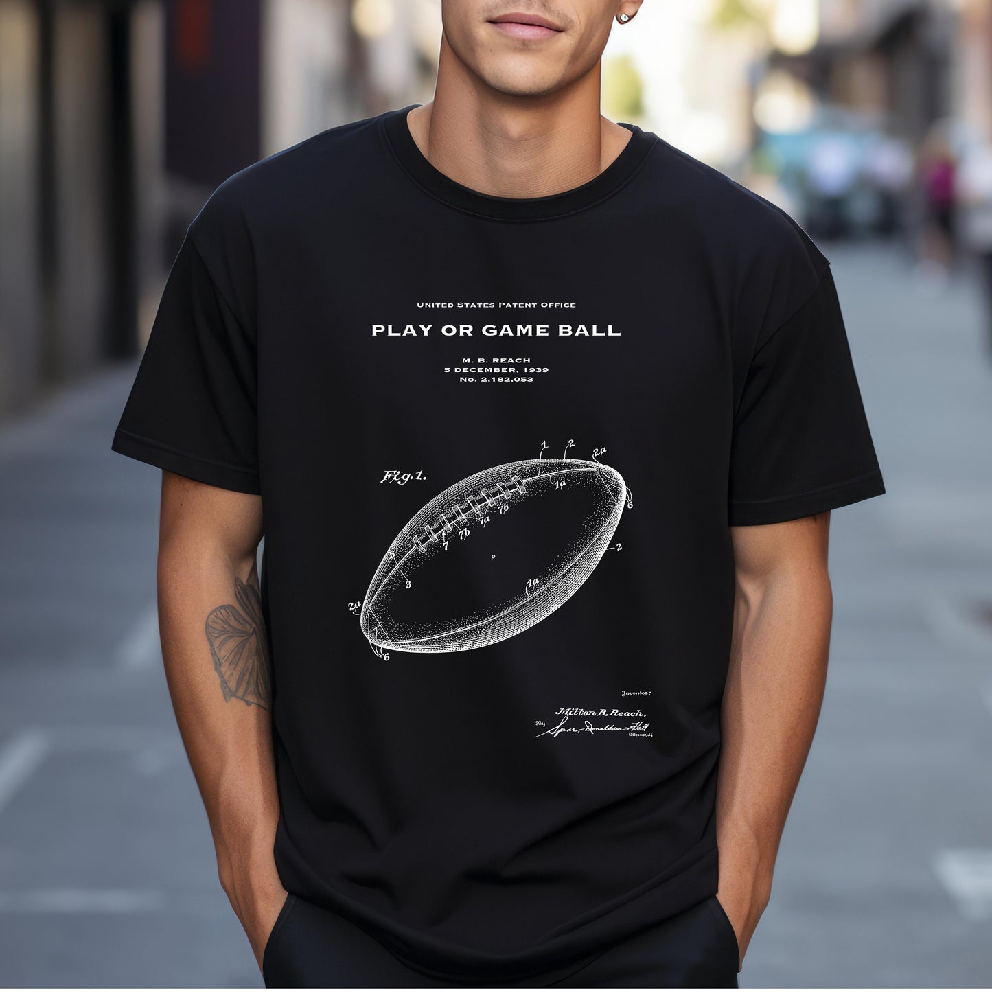 T shirt with US patent design from 1939 for an American football design. Quality T shirt as gift for football player, sports fan, footballer